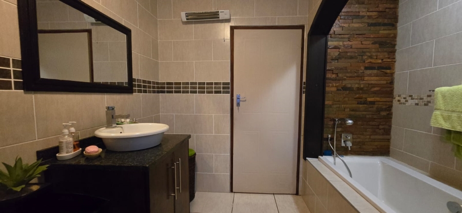 3 Bedroom Property for Sale in Wilkoppies North West